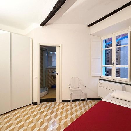 ורנאצה Marina Apartment, Unique, Authentic, Beachfront, 2 Aircondo Bdr , 2Bht, Easy To Train Or From Private Parking מראה חיצוני תמונה