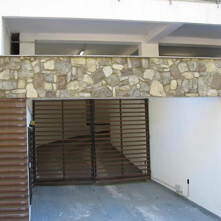 ורנאצה Marina Apartment, Unique, Authentic, Beachfront, 2 Aircondo Bdr , 2Bht, Easy To Train Or From Private Parking מראה חיצוני תמונה