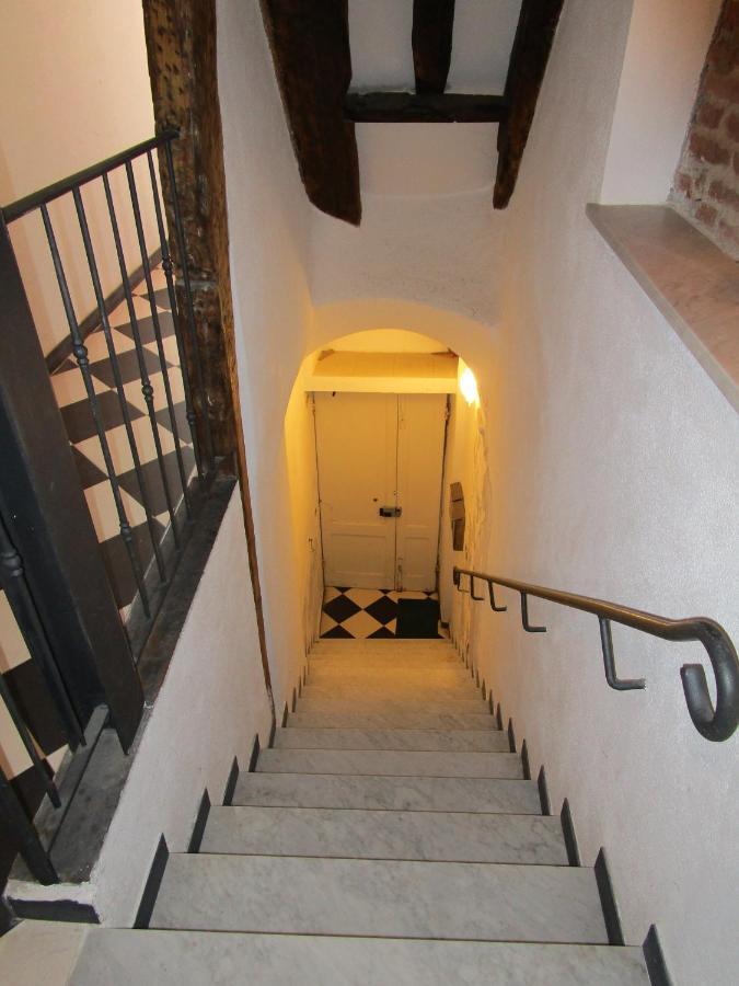 ורנאצה Marina Apartment, Unique, Authentic, Beachfront, 2 Aircondo Bdr , 2Bht, Easy To Train Or From Private Parking מראה חיצוני תמונה