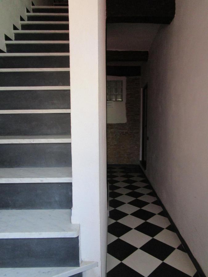 ורנאצה Marina Apartment, Unique, Authentic, Beachfront, 2 Aircondo Bdr , 2Bht, Easy To Train Or From Private Parking מראה חיצוני תמונה
