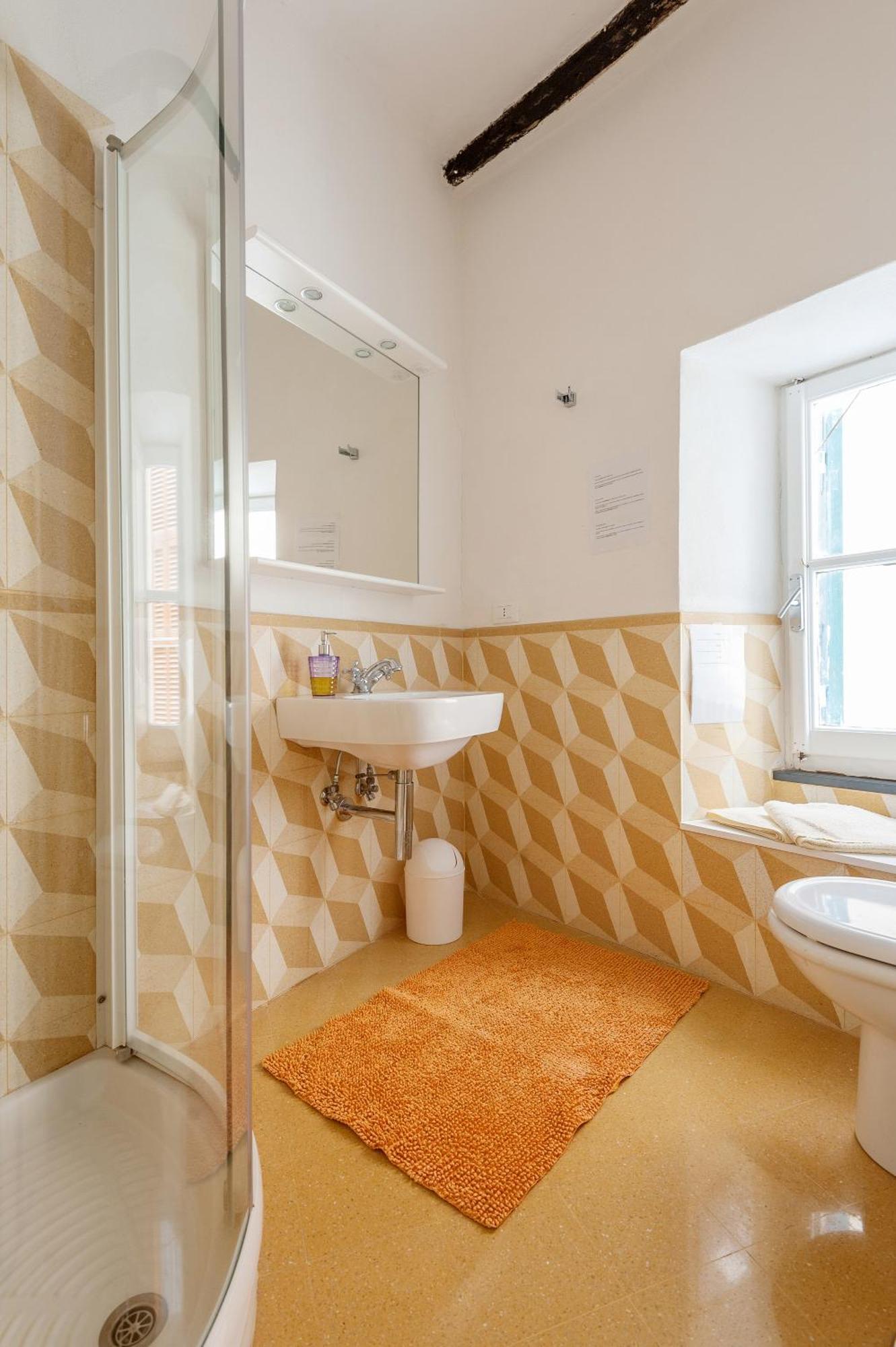 ורנאצה Marina Apartment, Unique, Authentic, Beachfront, 2 Aircondo Bdr , 2Bht, Easy To Train Or From Private Parking מראה חיצוני תמונה
