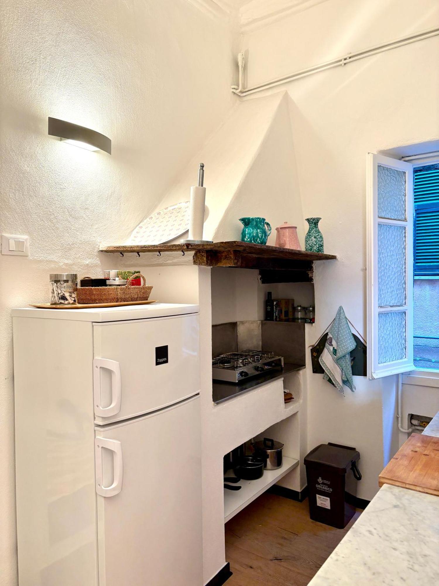 ורנאצה Marina Apartment, Unique, Authentic, Beachfront, 2 Aircondo Bdr , 2Bht, Easy To Train Or From Private Parking מראה חיצוני תמונה