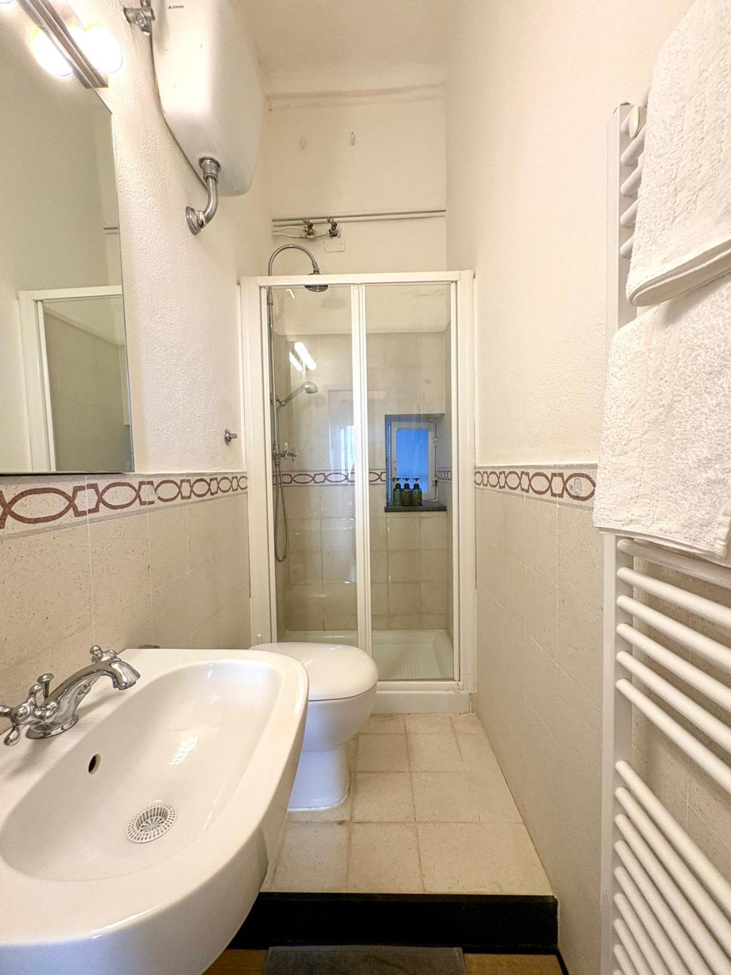 ורנאצה Marina Apartment, Unique, Authentic, Beachfront, 2 Aircondo Bdr , 2Bht, Easy To Train Or From Private Parking מראה חיצוני תמונה