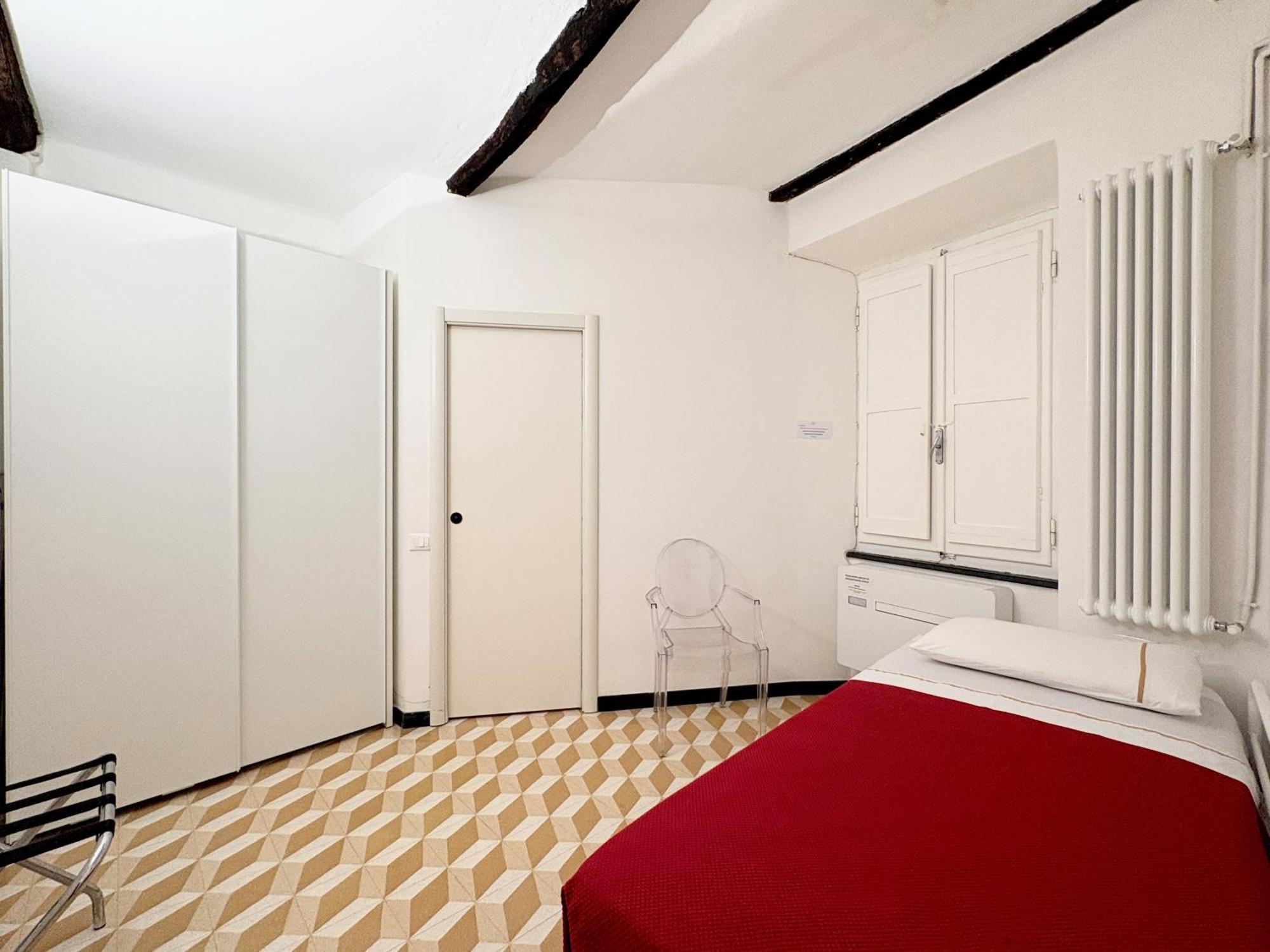ורנאצה Marina Apartment, Unique, Authentic, Beachfront, 2 Aircondo Bdr , 2Bht, Easy To Train Or From Private Parking מראה חיצוני תמונה